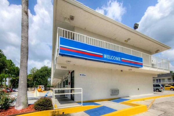 Foto van 1 tweepersoonsbed (Queensize) | Koelkast - Vakantiehuis in Orlando FL - ExteriorSummer