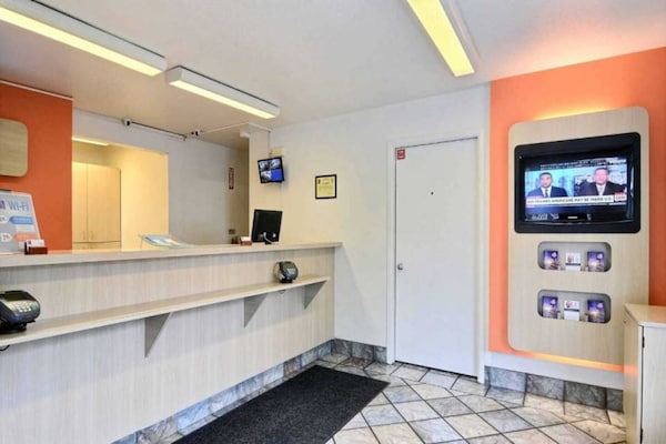 Foto van 1 tweepersoonsbed | Douche conform ADA/RI-normen - Vakantiehuis in Tumwater - FloorPlan