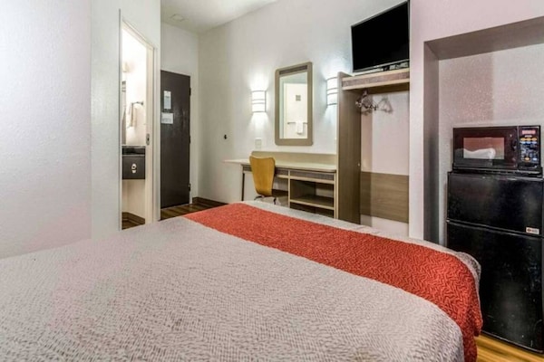 Foto van 1 tweepersoonsbed (queensize) | Magnetron, rookruimte - BedRoom