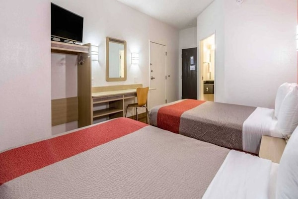 Foto van 1 tweepersoonsbed (queensize) | Magnetron, rookruimte - BedRoom
