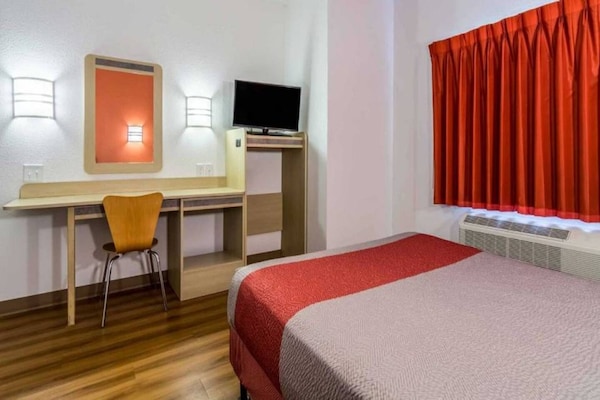 Foto van 1 tweepersoonsbed (Queensize) | Premium, Micfridge - BedRoom