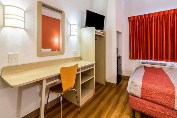 Foto van 1 tweepersoonsbed (Queensize) | Premium, Micfridge - BedRoom