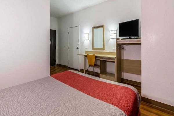 Foto van 1 tweepersoonsbed (queensize) | Toegankelijk voor mindervaliden/badkuip/magnetr - BedRoom