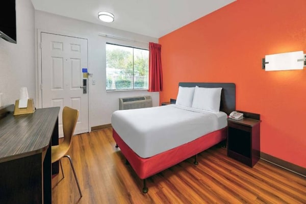 Foto van 1 tweepersoonsbed | Rolstoeltoegankelijke douche - Vakantiehuis in Columbus GA - BedRoom