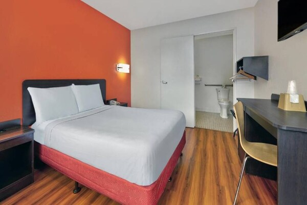 Foto van 1 tweepersoonsbed | Rolstoeltoegankelijke douche - Vakantiehuis in Columbus GA - BedRoom