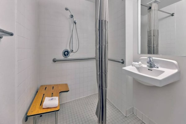 Foto van 1 tweepersoonsbed (Queensize) | Columbus, Georgia - Vakantiehuis in Columbus GA - BathRoom