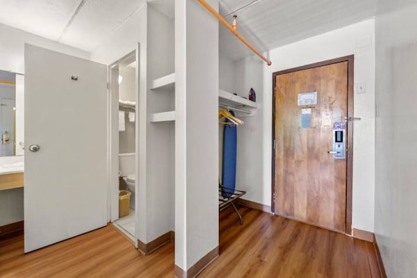 Foto van 1 kingsize bed | Badkuip met mobiele toegang Nsmk Micfridg - Facilities