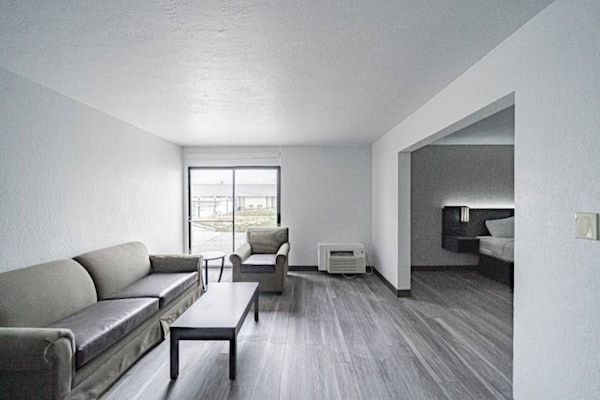 Foto van 1 kingsize bed | Suite, NSMK, Keuken - Vakantiehuis in Pocatello - Facilities
