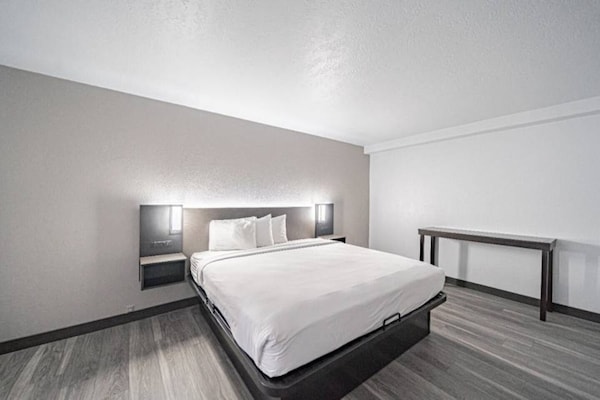 Foto van 1 kingsize bed | Suite, NSMK, Keuken - Vakantiehuis in Pocatello - Facilities