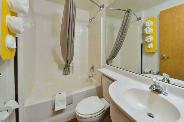 Foto van 1 kingsize bed | Rookvrij - Vakantiehuis in MERIDIAN - BathRoom