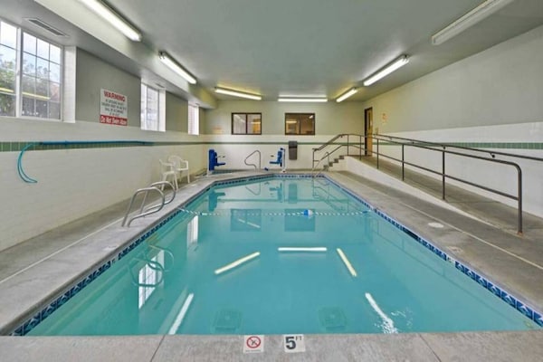 Foto van 1 tweepersoonsbed (queensize) | Suite - Vakantiehuis in MERIDIAN - Pool