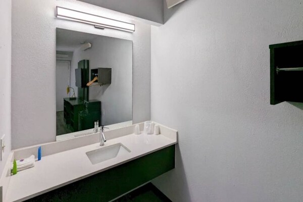Foto van 1 Kingbed | Koelkast - Vakantiehuis in Nashua - BathRoom