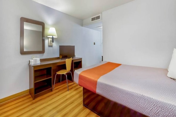 Foto van 1 tweepersoonsbed | Mobiele toegang | Douche - Vakantiehuis in TUCUMCARI - BedRoom
