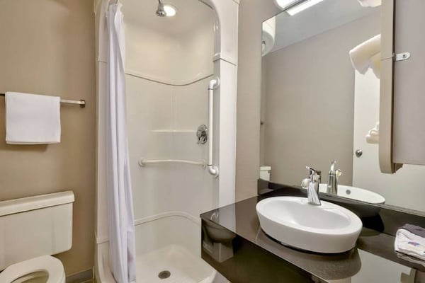 Foto van 1 tweepersoonsbed | Mobiele toegang | Douche - Vakantiehuis in TUCUMCARI - BathRoom
