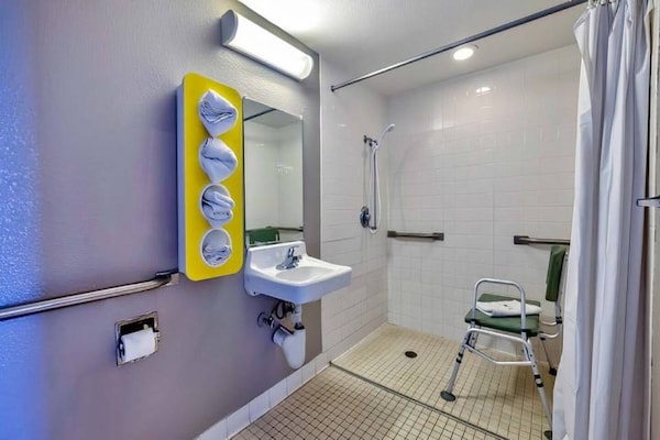 Foto van 1 tweepersoonsbed | Mobiele toegang | Douche - Vakantiehuis in TUCUMCARI - BathRoom