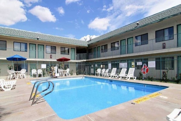 Foto van 1 tweepersoonsbed | Mobiele toegang | Douche - Vakantiehuis in TUCUMCARI - Pool
