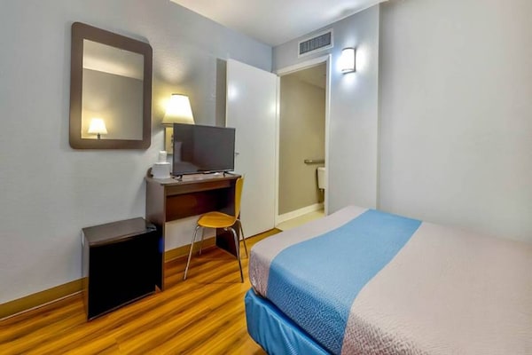Foto van 1 tweepersoonsbed | Mobiele toegang | Douche - Vakantiehuis in TUCUMCARI - BedRoom