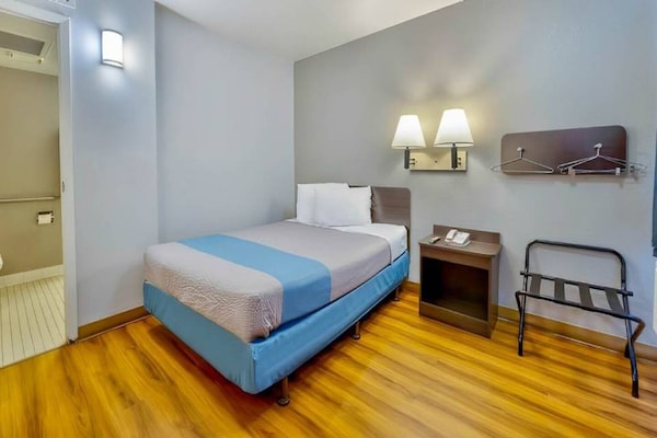 Foto van 1 tweepersoonsbed | Mobiele toegang | Douche - Vakantiehuis in TUCUMCARI - BedRoom