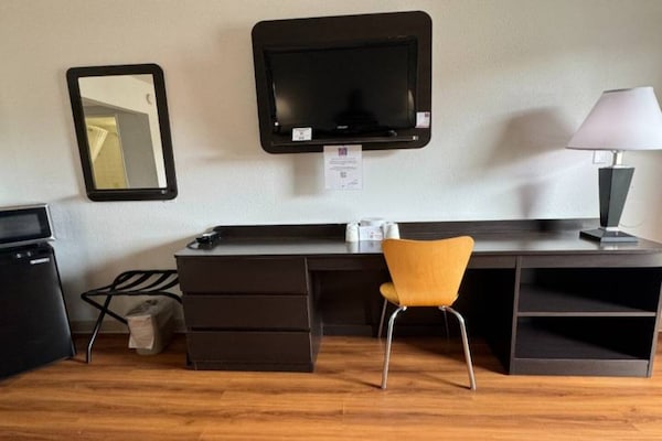 Foto van 1 kingsize bed | Suite, Nsmk, Micfridge, slaapbank - Facilities