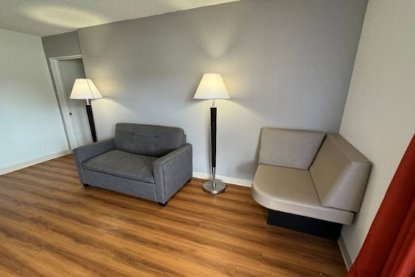 Foto van 1 kingsize bed | Suite, rookvrij, keuken - Vakantiehuis in Butte - Facilities