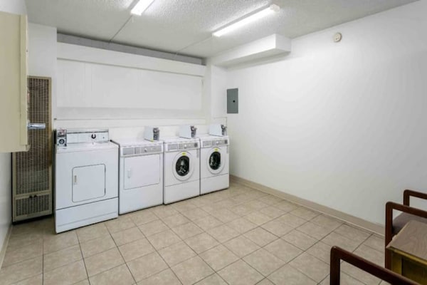 Foto van 1 kingsize bed | Suite, rookvrij, keuken - Vakantiehuis in Butte - Facilities