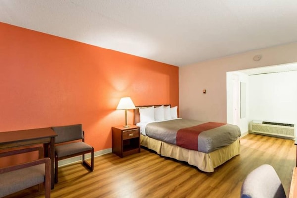 Foto van 1 tweepersoonsbed (queensize) | Niet-roken, koelkast (Micfridge) - BedRoom