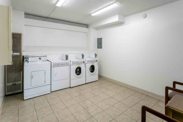 Foto van 1 kingsize bed | Rookvrij, koelkast - Vakantiehuis in Butte - Facilities