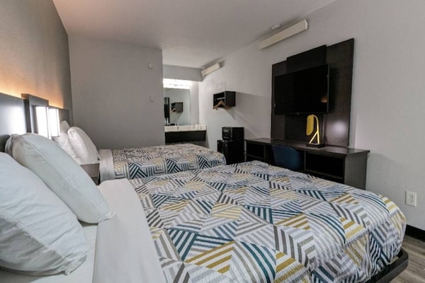 Foto van 1 tweepersoonsbed (Queensize) | Nieuw ontwerp - Vakantiehuis in Nashua - Facilities