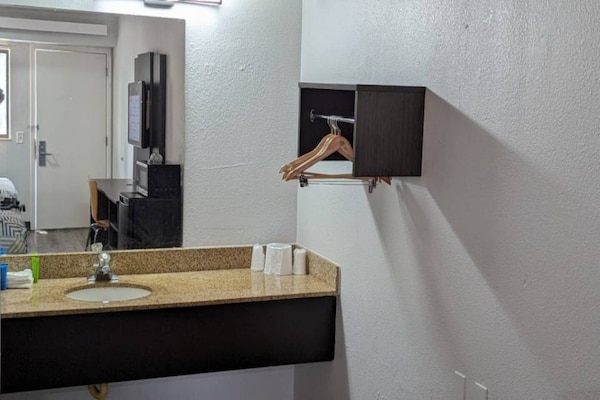 Foto van 1 tweepersoonsbed (Queensize) | Nieuw ontwerp - Vakantiehuis in Nashua - Facilities