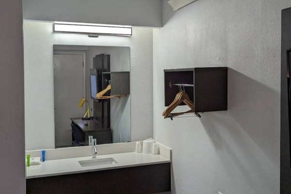 Foto van 1 tweepersoonsbed (Queensize) | Nieuw ontwerp - Vakantiehuis in Nashua - Facilities