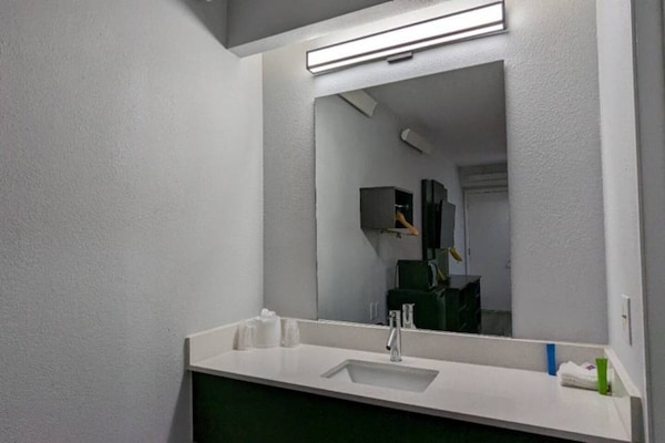 Foto van 1 tweepersoonsbed (Queensize) | Nieuw ontwerp - Vakantiehuis in Nashua - Facilities
