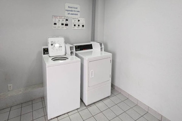 Foto van 1 tweepersoonsbed | Douche conform ADA/RI-normen - Vakantiehuis in Nashua - Facilities