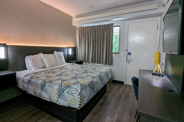 Foto van 1 tweepersoonsbed | Douche conform ADA/RI-normen - Vakantiehuis in Nashua - Facilities