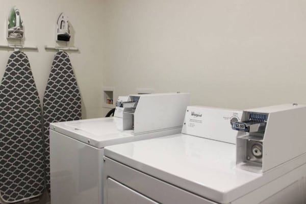 Foto van 1 Queensize Bed | Ada/tub - Vakantiehuis in Rexburg - Facilities