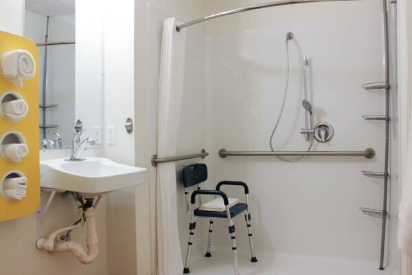 Foto van 1 tweepersoonsbed (queensize) | Rookvrij - Vakantiehuis in Rexburg - BathRoom