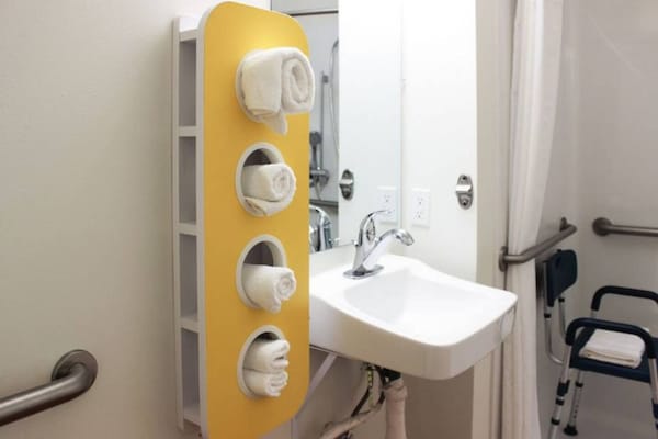Foto van 1 tweepersoonsbed (queensize) | Rookvrij - Vakantiehuis in Rexburg - BathRoom