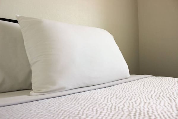 Foto van 1 tweepersoonsbed (queensize) | Rookvrij - Vakantiehuis in Rexburg - BedRoom