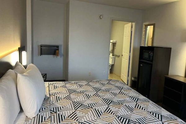 Foto van 1 Kingbed | Ns | Koelkast - Vakantiehuis in Junction - BedRoom