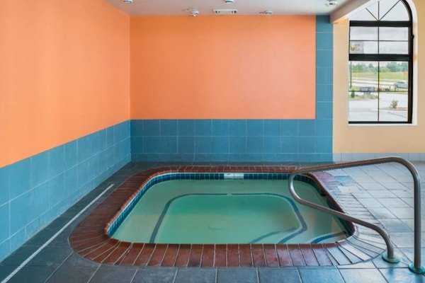 Foto van 1 kingsize bed | suite, rookvrij, bubbelbad - Vakantiehuis in Richmond IN - BathRoom
