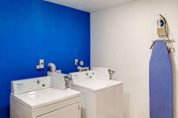 Foto van 1 kingsize bed | suite, rookvrij, bubbelbad - Vakantiehuis in Richmond IN - Facilities