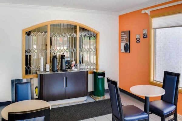 Foto van 1 kingsize bed | suite, rookvrij, bubbelbad - Vakantiehuis in Richmond IN - Facilities