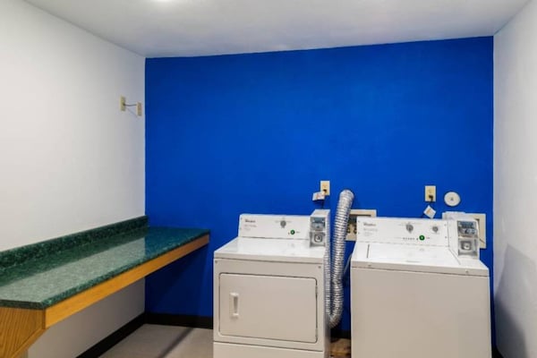 Foto van 1 Queensize Bed | Business | Ns - Vakantiehuis in Richmond IN - Facilities