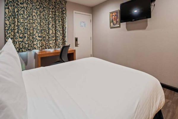 Foto van 1 tweepersoonsbed (queensize) | Niet-roken, koelkast (Micfridge) - BedRoom
