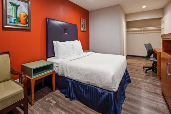 Foto van 1 tweepersoonsbed (queensize) | Niet-roken, koelkast (Micfridge) - BedRoom