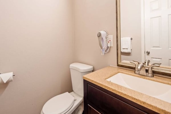 Foto van 1 tweepersoonsbed (queensize) | Niet-roken, koelkast (Micfridge) - BathRoom