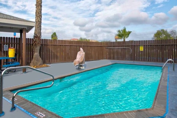 Foto van Queensize|mobiele toegang|badkuip - Vakantiehuis in EAGLE PASS - Pool