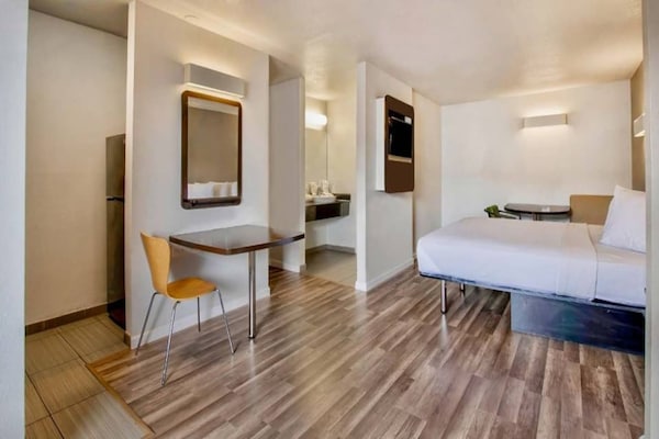 Foto van 1 Kingbed | Suite | Ns - Vakantiehuis in San-Antonio - BedRoom