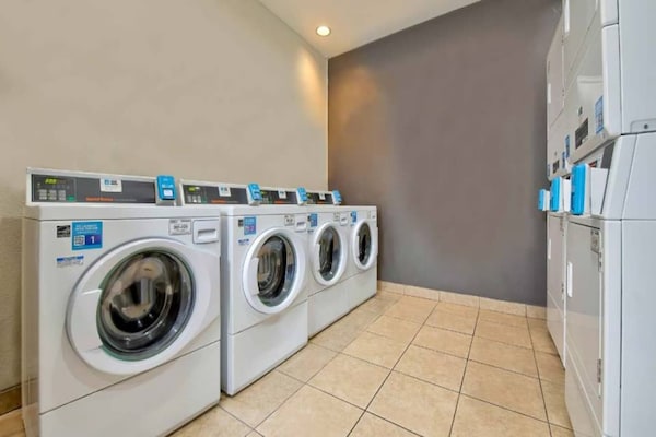 Foto van 1 Kingbed | Suite | Ns - Vakantiehuis in San-Antonio - Facilities
