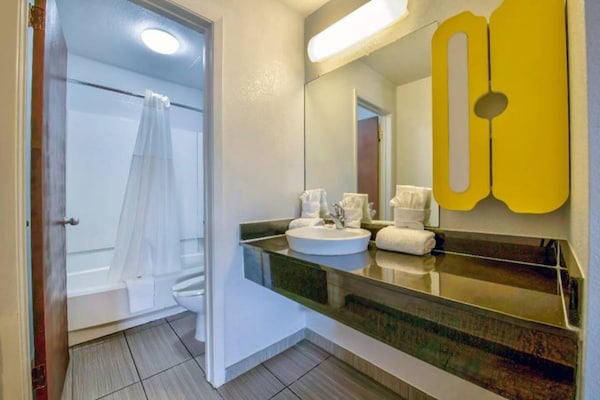 Foto van 1 Kingbed | Suite | Ns - Vakantiehuis in San-Antonio - Facilities