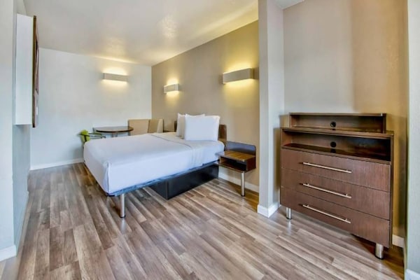 Foto van 1 Kingbed | Suite | Ns - Vakantiehuis in San-Antonio - BedRoom